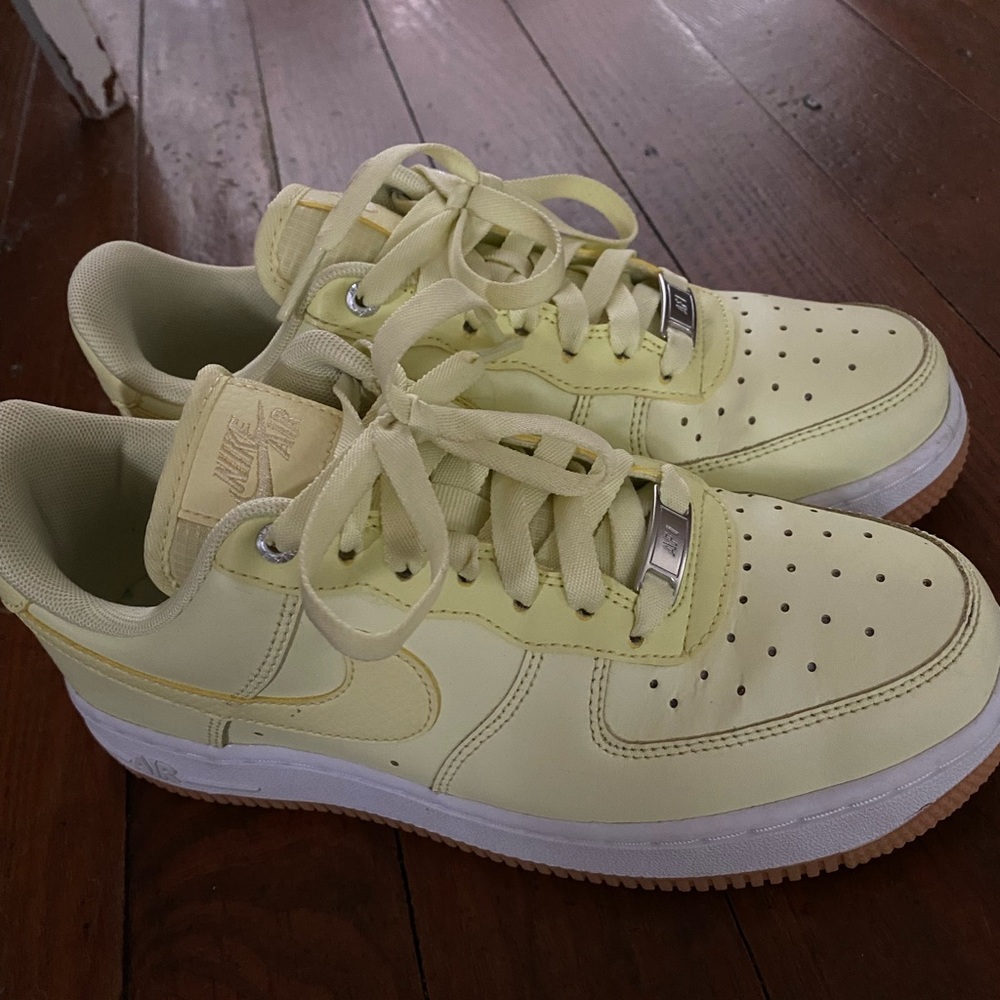 Women’s Air a force One Low Premium Luminous Green